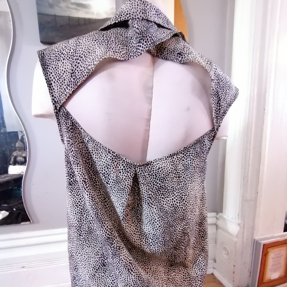 Button up open back blouse - Picture 3 of 3